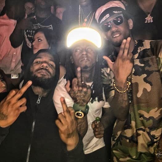 ファボラスのインスタグラム：「Happy Birthday to the homie @liltunechi.. Always been love & respect!! Celebrate Life for the young Legend 🎈」