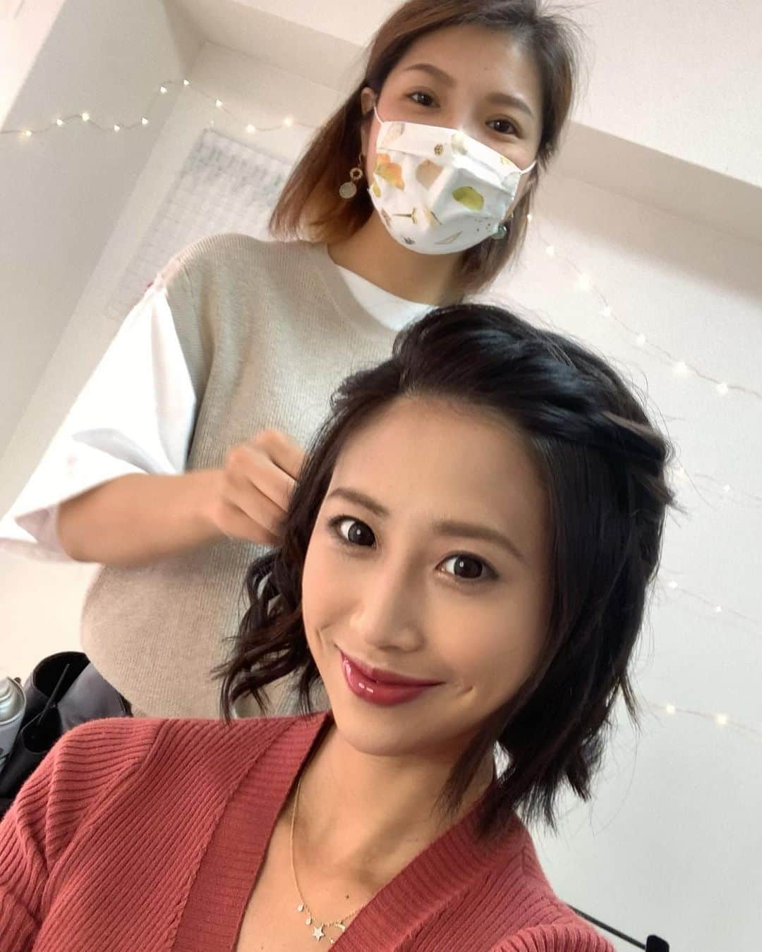 桜井未来さんのインスタグラム写真 - (桜井未来Instagram)「@asano_miyakoshi さんにまつ毛パーマとメイク💄ヘアメイク💇‍♀️をやって頂いてきました😊💓  まつ毛クルリンってなって、ビューラー要らずに😂👏💓 出勤前の朝の時間はバタバタですし、メイク💄も時間をかけてられないので、助かるー🤣🙏✨  メイクポーチの中でも1番嵩張る、ビューラーにさよなら👋だせー✨  ・ ・ ・ #まつ毛パーマ #ヘアメイク #メイク #秋メイク #美容 #美容好きな人と繋がりたい #おしゃれ #オシャレ #男の子ママ #女の子ママ #ママ #baby #ママ友募集 #赤ちゃんのいる生活 #ママサークル #ママイベント #ベビスタグラム #mamagirl #ベビフル #コドモダカラ #コドモノ #ママリ #親バカ部 #新米ママ東京部 #ベビモ #엄마　#妈妈 #媽媽 #Mom #母親」9月28日 11時09分 - miki.sakurai0214