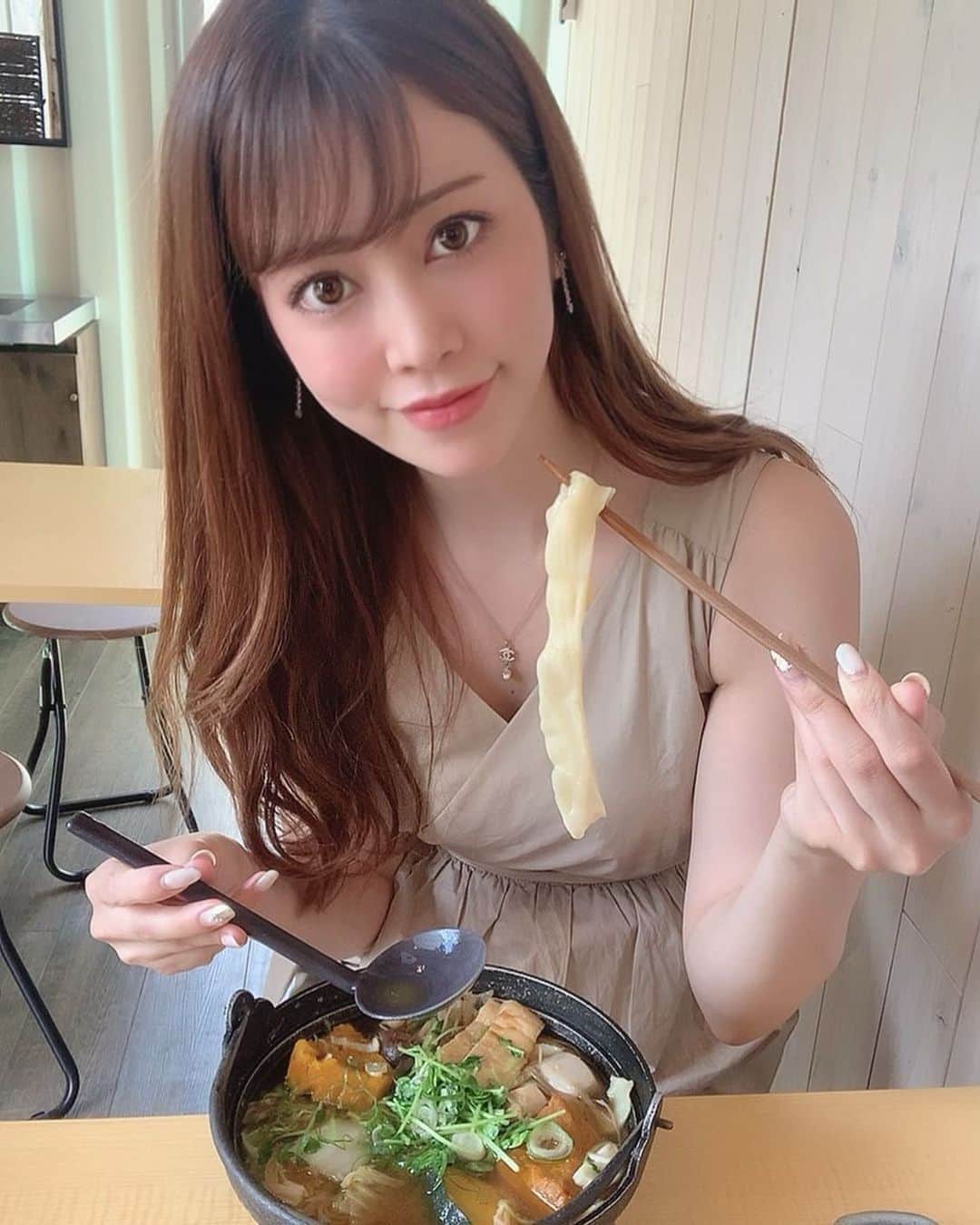 薄井美樹さんのインスタグラム写真 - (薄井美樹Instagram)「．     ちょっと前に食べたほうとう☺🎶  わんちゃんOKだったから バンビも一緒に💕     ．」9月28日 11時13分 - mikiusui_211