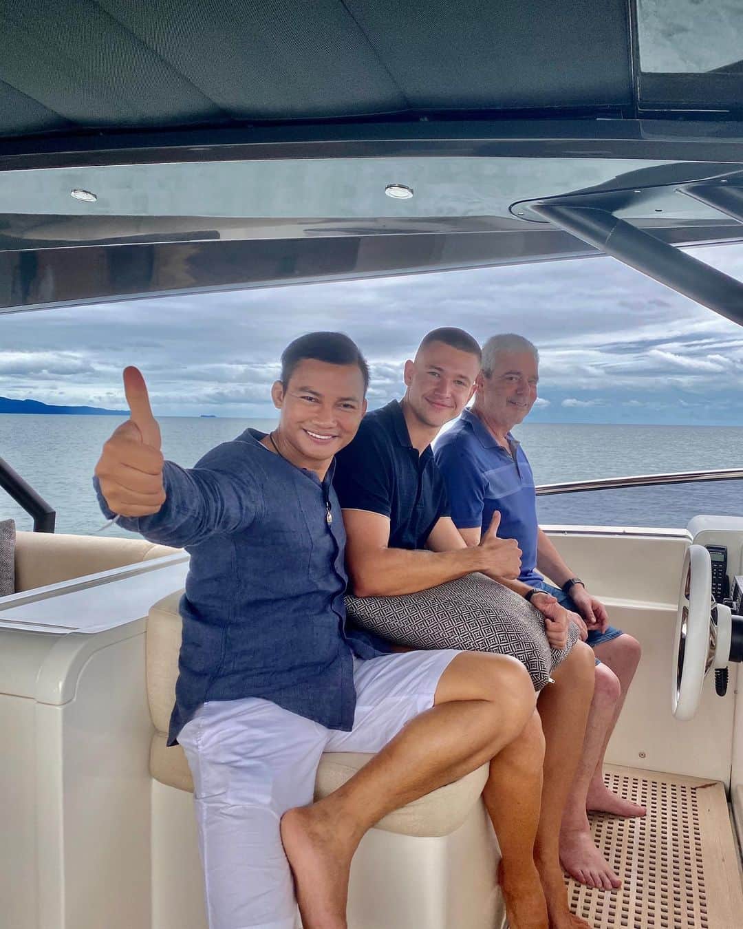 トニー・ジャーのインスタグラム：「Great place for my holidays from Thailand 🇹🇭😃😀」