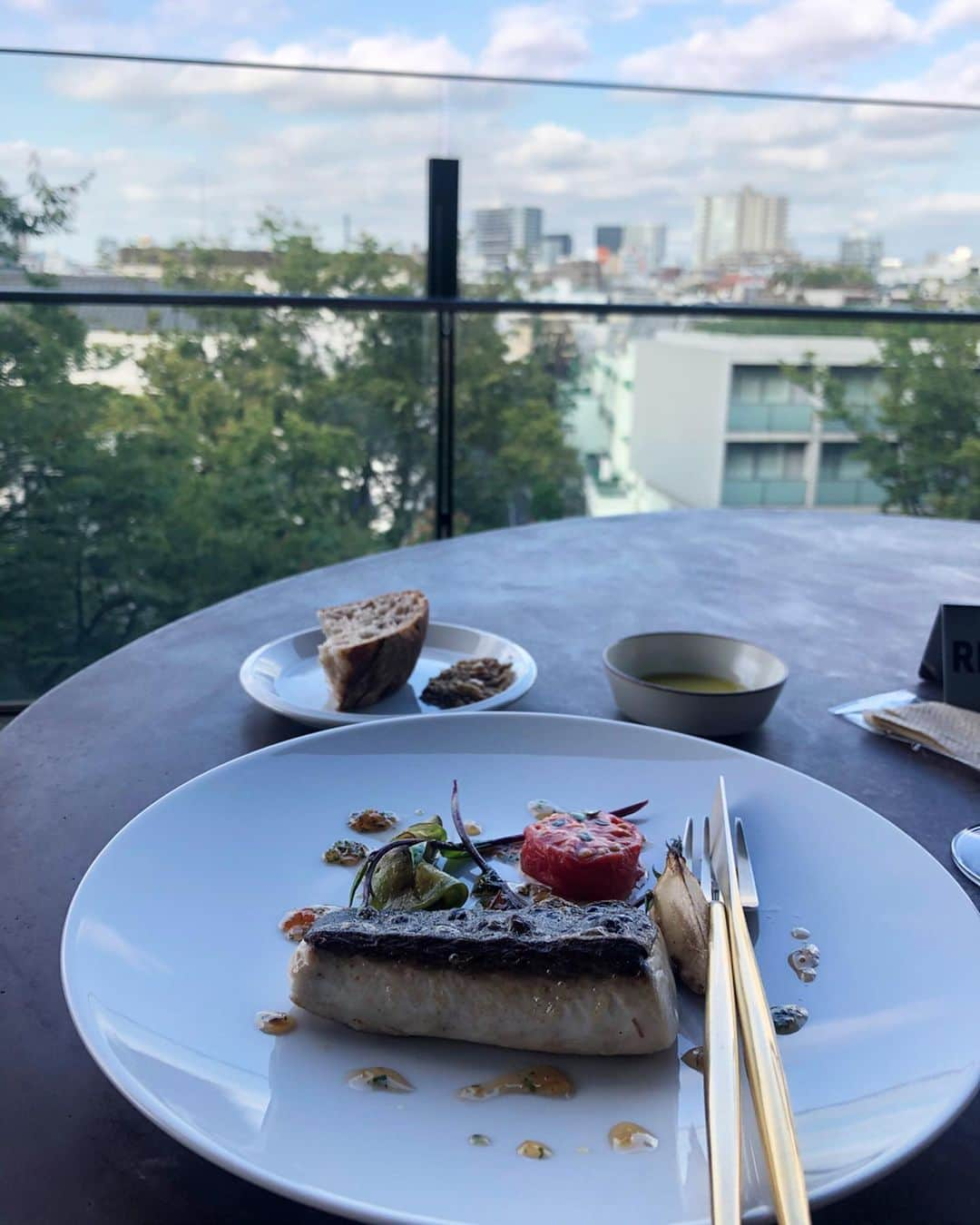 御子柴かなさんのインスタグラム写真 - (御子柴かなInstagram)「表参道でおしゃれなランチ🍽 いまの時期はテラス席が気持ちいい✨」9月28日 11時30分 - kanakana2510