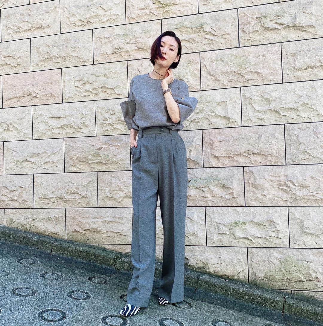 ソンミさんのインスタグラム写真 - (ソンミInstagram)「久々に私服を。 @akiranaka.official のトップスに @beaufille のパンツでセットup風に。 今日から1週間頑張りましょう♡  #ootd #outfit #fashion  #officecode  #ソンミ服」9月28日 11時52分 - sonchan0111