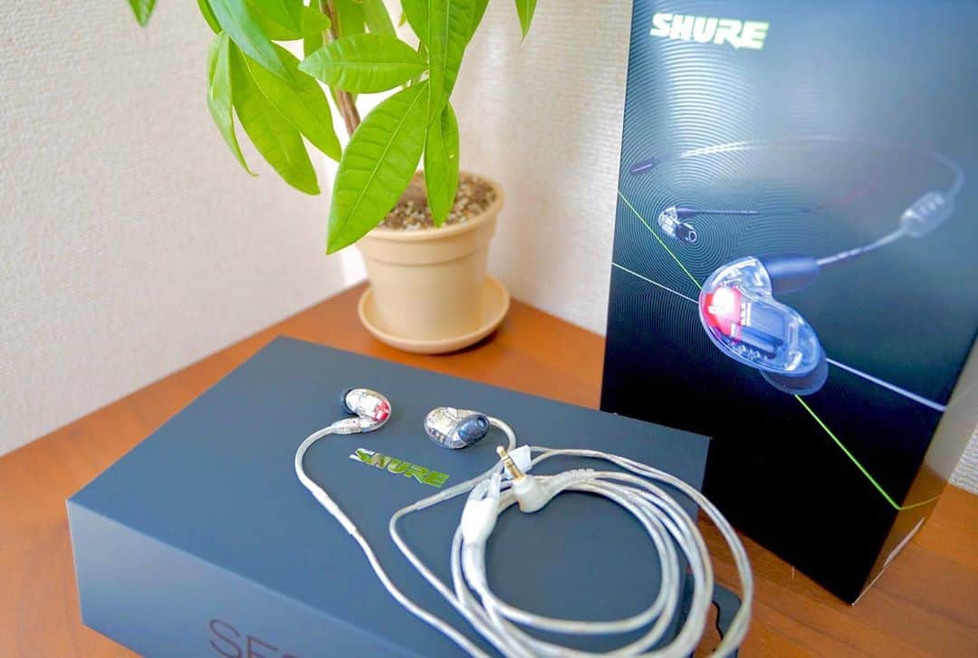 のインスタグラム：「My new gear!!﻿  #mynewgear #shure #earmonitor #earphones @shure」
