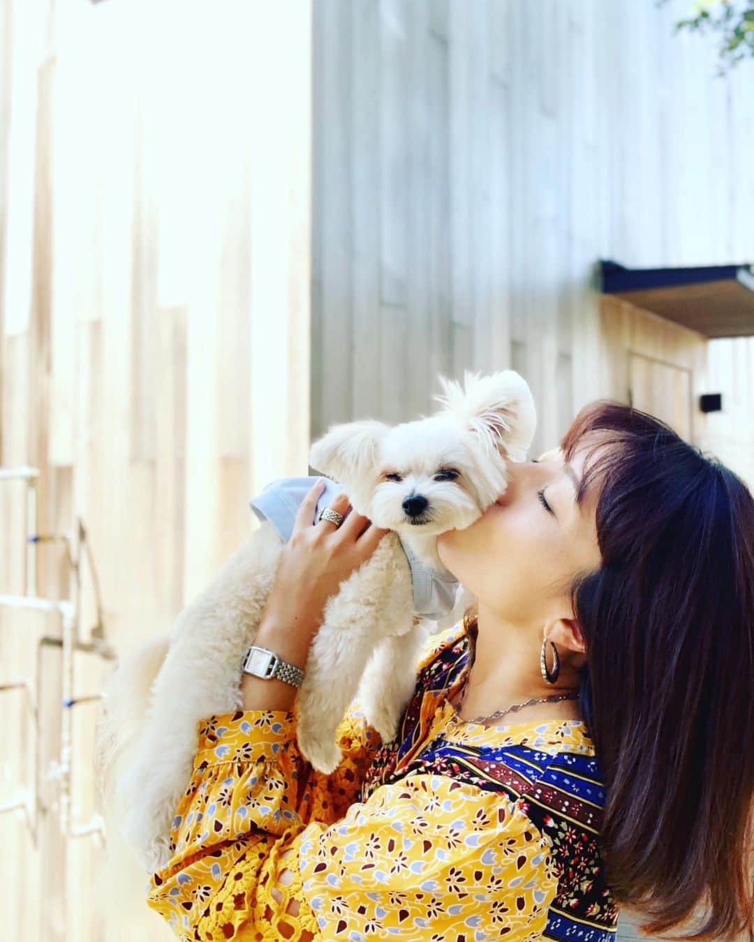 のインスタグラム：「ボク、 ✴︎ GOTOトラベル中👜 ✴︎ 遅めの夏休みだと思ってたけど、 ✴︎ もう秋休みだった🍁 ✴︎ ママはご機嫌なので、 ✴︎ とにかく高い高い＆キッスの回数が多い💋 ✴︎ です🤗 ✴︎ #gototravel  #ボクとキッス #秋休み #ボクとお出かけ #mommysboy」