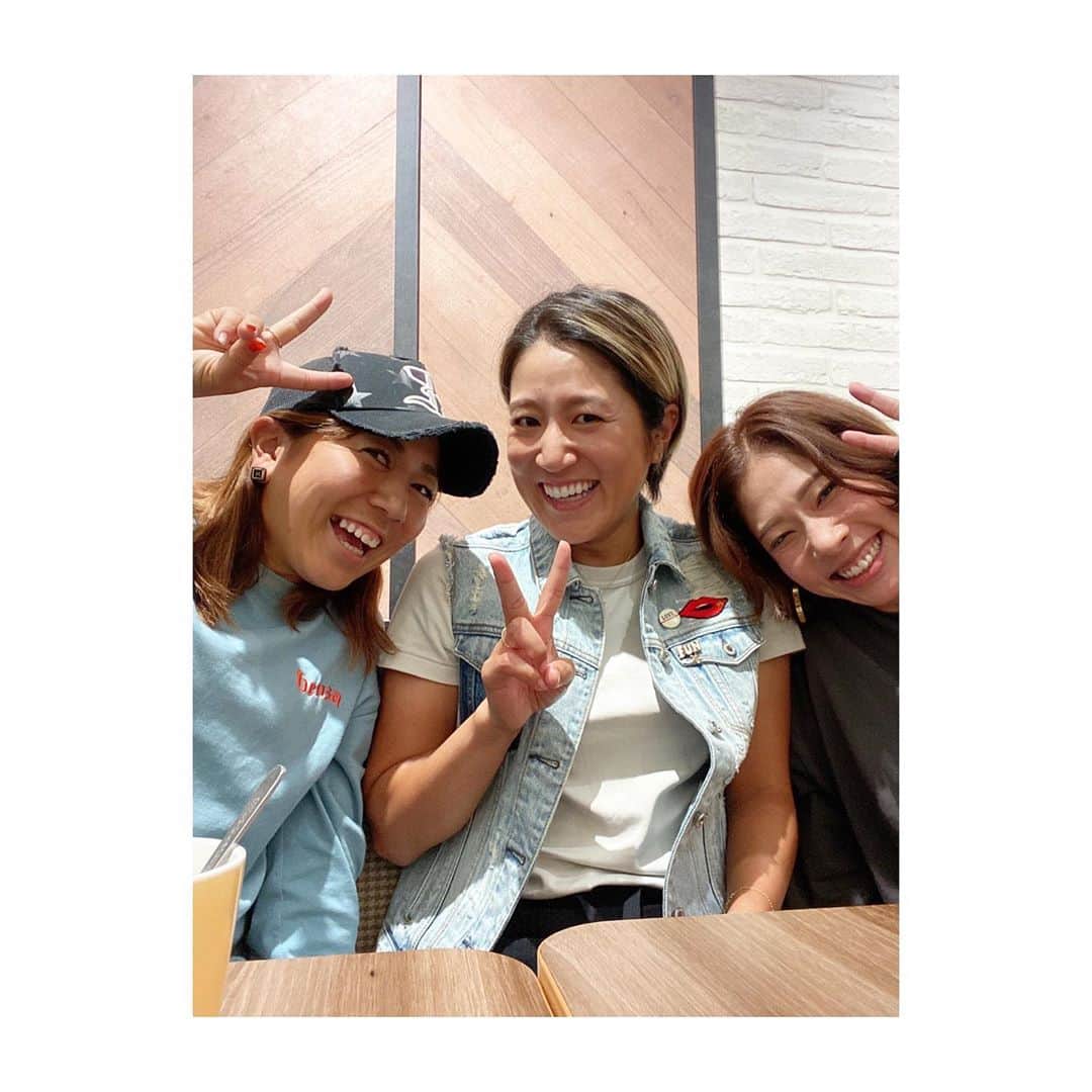 宮里美香のインスタグラム：「*** 大好きな2人🥰❤️ 久しぶりに3人揃いました〜 . アマチュアの時、ナショナルチームメンバーで色んな国へ行きました⛳️ 昔の話をして沢山笑ったな〜😆 楽しい時間をありがとう☘ . #enjoyed #thankyou #lovemyfriends  #久しぶりに #3人で会えた  #大好きな2人 #森田理香子 #藤本麻子 #楽しすぎた #最高すぎる時間でした  #ありがとう」