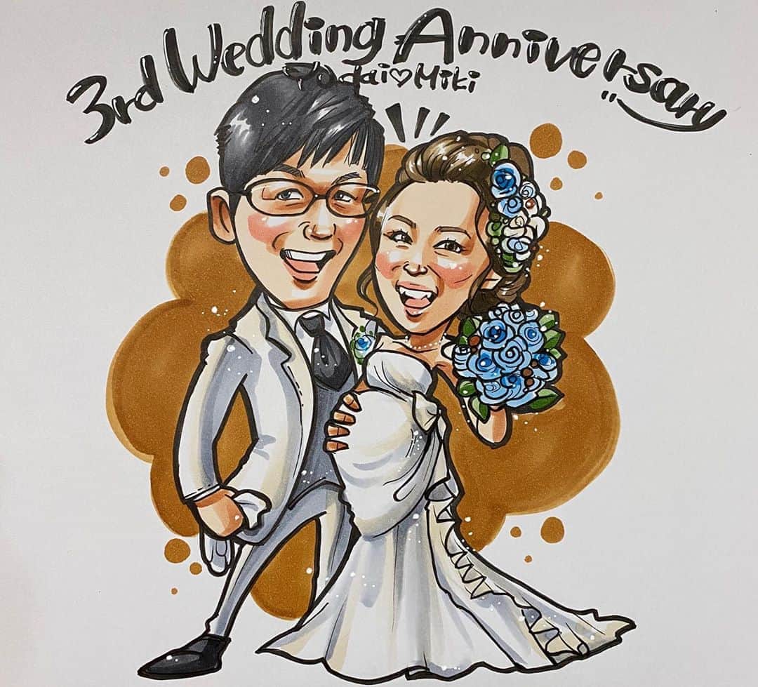 似顔絵★𝗚𝗢𝗥𝗜𝗞𝗜𝗡𝗚のインスタグラム：「. . . 先日の一枚❤️❤️ . . 妊婦さんのウエディング姿でのご依頼でした💕✨ . . 絵でドレス姿を残すのもとっても素敵ですよね❤️❤️❤️❤️ 絵だったら着てみたいドレスもなんでも着れちゃいます👍⭐️✨💕  . . . 元気な赤ちゃん産んでくださいね💕 ご依頼ありがとうございました🙇‍♀️⭐️✨  . . .  ❌❌現在は、予約受付終了してます❌❌ 。 . . .  2020年度ご予約のお客✨ 現在75番までの方へ案内中です🌟✨💕 DMの確認いただきgmailへ返信宜しくお願い致します🙇‍♀️🌟✨✨ . . . .  次回の予約応募は、2020年のご予約分を書き終える予定の 来年春から夏頃の、、、予定です。 ※あくまでも予定なので前後します🙇‍♀️ . . . .  オーダー再開の際には 人数制限あるため必ず予約ができるわけではございません。 そのことも踏まえた上で 次回ご検討いただけると嬉しいです(^^) . . また、結婚式の使用を考えてくださる方も多いです✨  前々からお伝えしていますが、 基本的に予約順に対応しているため、 近々の納期を希望される方は、 対応できないこともあるので、 あらかじめご了承ください💦 . . . . . ※今回予約が取れた方へ※ . .  写真がまだ用意できてない、入金が遅れそうなど、状況により、順番が前後することもございます‼️ あらかじめご了承ください。 。 . . . また、芸能人、キャラクターのオーダー、パロディ風オーダーはお断りしています。  芸能人については、ご本人様に直接プレゼントなどはOKです。 . . . . . . 💰料金表は過去投稿記事みてね❤💰 . . . . . ➡️ハッシュタグ⇨ goriking117料金表2019⬅️ . . ✨✨✨✨✨✨✨✨✨✨✨✨✨✨✨✨ @by.goriking のアカウントでは、 過去書かせて頂いたお客様方からの、 似顔絵のその後のお写真をいただき、 投稿しております^ - ^❤️❤️ 玄関に飾ってある似顔絵、 渡した瞬間のお写真、 ご本人とのお写真などなど💕 いろんな場面でのお写真お待ちしております^ - ^✨⭐️ . . . .  .  #似顔絵#pencildrawing#drawing#pencil#illust#painting#art#artwork#絵描きさんと繋がりたい#似顔絵師#gorikingの似顔絵屋さん#仲良し家族#仲良し夫婦#welcomeboard#wedding#weddingdress#結婚式#結婚#ウェルカムボード#ウェディングドレス#maternity#妊婦#マタニティ#フォト婚ならぬ似顔絵婚💕 #welcomespace#comicart#anime#animeart#comicartist#animejapan」
