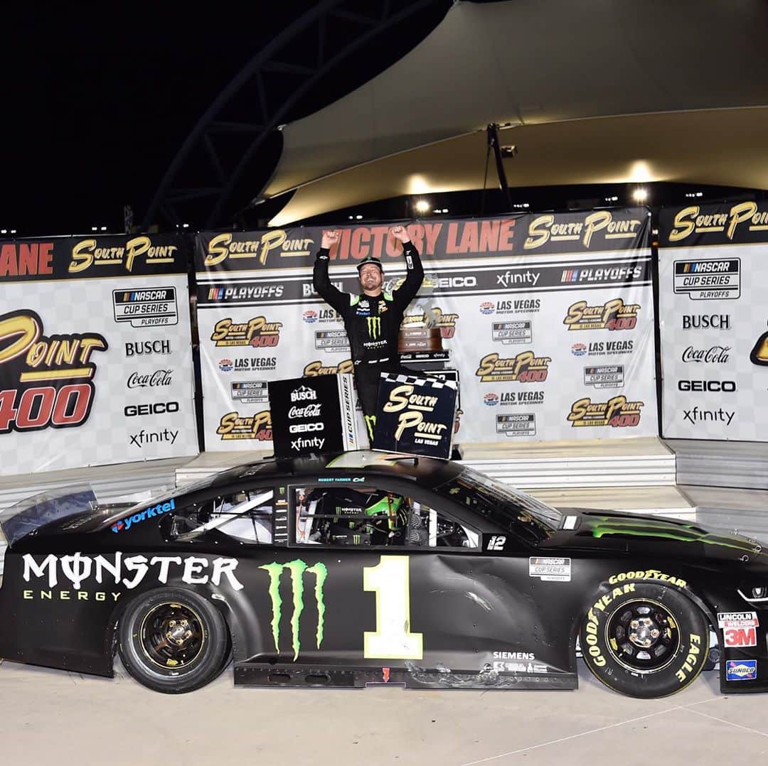 モンスターエナジーさんのインスタグラム写真 - (モンスターエナジーInstagram)「@kurtbusch waves the @nascar flag of VICTORY 🏁 as he takes the hometown win at @lvmotorspeedway & locks in his spot in the #NASCARPlayoffs round of 8! #NASCAR #LasVegas #MonsterEnergy」9月28日 12時34分 - monsterenergy