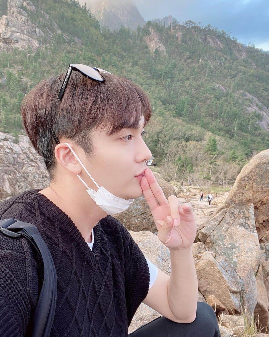 のインスタグラム：「산 정상 공기 마시기!!」