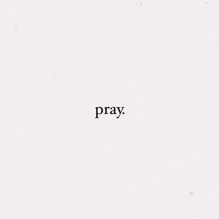 コリー・ロバートソンのインスタグラム：「“I urge you, first of all, to pray for all people. Ask God to help them; intercede on their behalf, and give thanks for them. Pray this way for kings and all who are in authority so that we can live peaceful and quiet lives marked by godliness and dignity. This is good and pleases God our Savior, who wants everyone to be saved and to understand the truth. For, there is one God and one Mediator who can reconcile God and humanity—the man Christ Jesus. He gave his life to purchase freedom for everyone. This is the message God gave to the world at just the right time.” 1 Timothy‬ ‭2:1-6‬   We took some time pray as a church tonight and it was so good to lay it all at his feet.   So was thinking, what if we filled our feeds this week with prayer!   Could we take day to post a scripture or prayer and spend some specific time going to the Father for others, for our country, for our hurting world?   All the things feel big right now, let’s get on our knees. #pray」