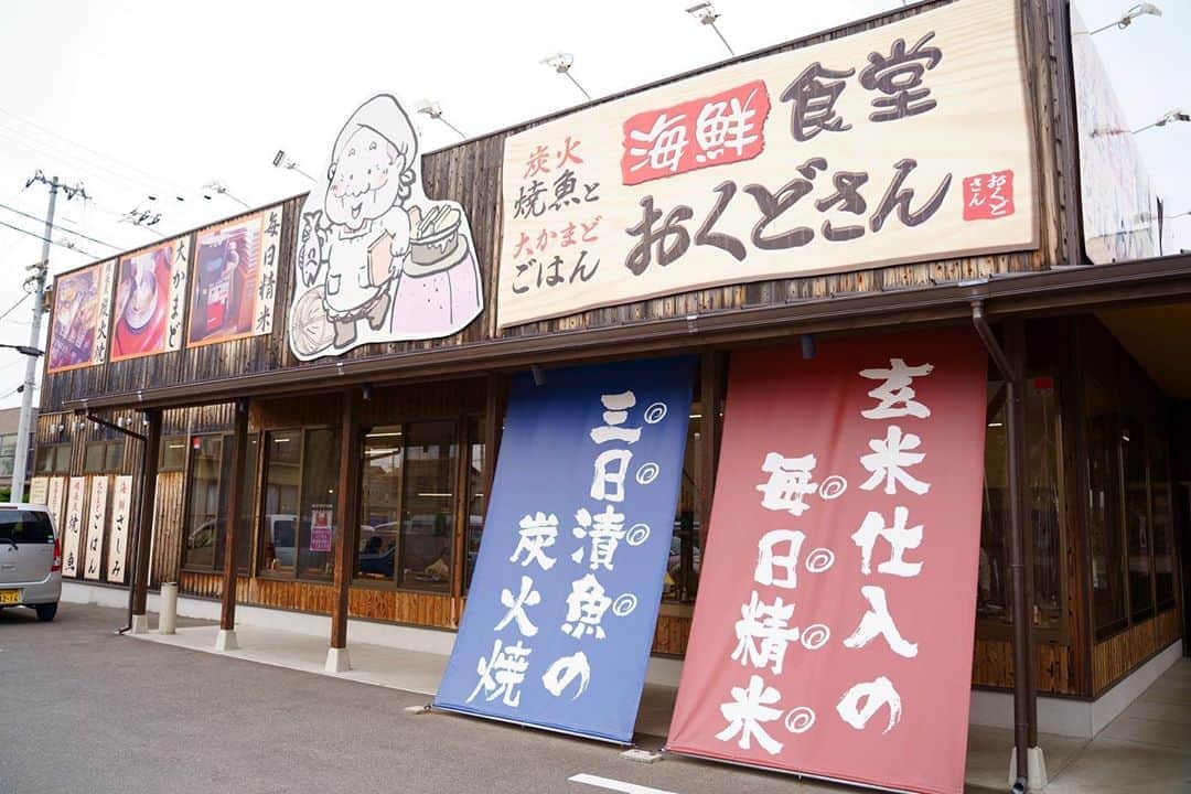 わっきーさんのインスタグラム写真 - (わっきーInstagram)「香川県民に愛されている大衆食堂へ。 ほとんど手作り。 魚は備長炭で焼き、 店内で精米して特大かまどで炊き上げる。 料理も美味しかったし、 お店の方々の愛情が一番良かった。  #おくどさん  #定食 #食堂 #和食 #焼魚 #かまど #備長炭  #卵焼き  #玉子焼き  #唐揚げ #から揚げ #香川グルメ #高松グルメ  #youtube #youtuber #ユーチューブ #わっきーtv #わっきー #食レポ #飯テロ #飯テロ動画」9月28日 13時14分 - makoto_ishiwaki