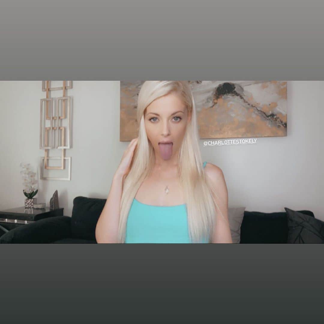 Charlotte Stokelyさんのインスタグラム写真 - (Charlotte StokelyInstagram)「My tongue is a vibrator 💦💦😛😝😋 I won 2020 SpankBank ‘Fastest Tongue in the West’ ! 🏆 #charlottestokely #lick #tongueouttuesday」9月28日 13時28分 - charlottestokely