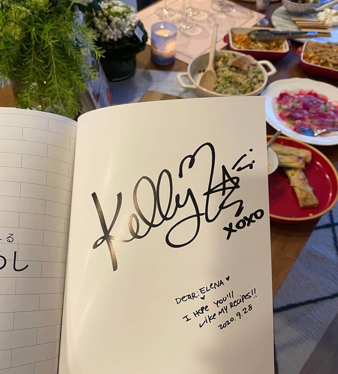 えれなさんのインスタグラム写真 - (えれなInstagram)「Kellyのレシピ本が今日発売されたよ😘  とっても美味しくて、すぐに作りたいメニューがいっぱいあった😋❤️  こんな時だからこそ、身体に良い食事を食べて心と体を整えたい😊👊  @kellymisawa  本当におめでとう㊗️🎉✨  #congratulations  #心と体を整える美トレめし  #えれな」9月28日 13時40分 - elena1982312