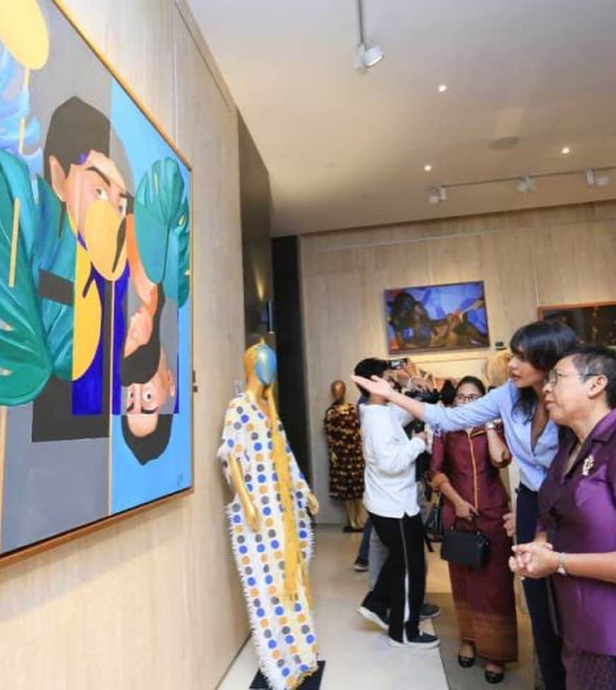 アナリン・マッコードさんのインスタグラム写真 - (アナリン・マッコードInstagram)「My goddaughter is changing the world with her art! @adana_titi - article via @phnompenhpost」9月28日 13時45分 - theannalynnemccord
