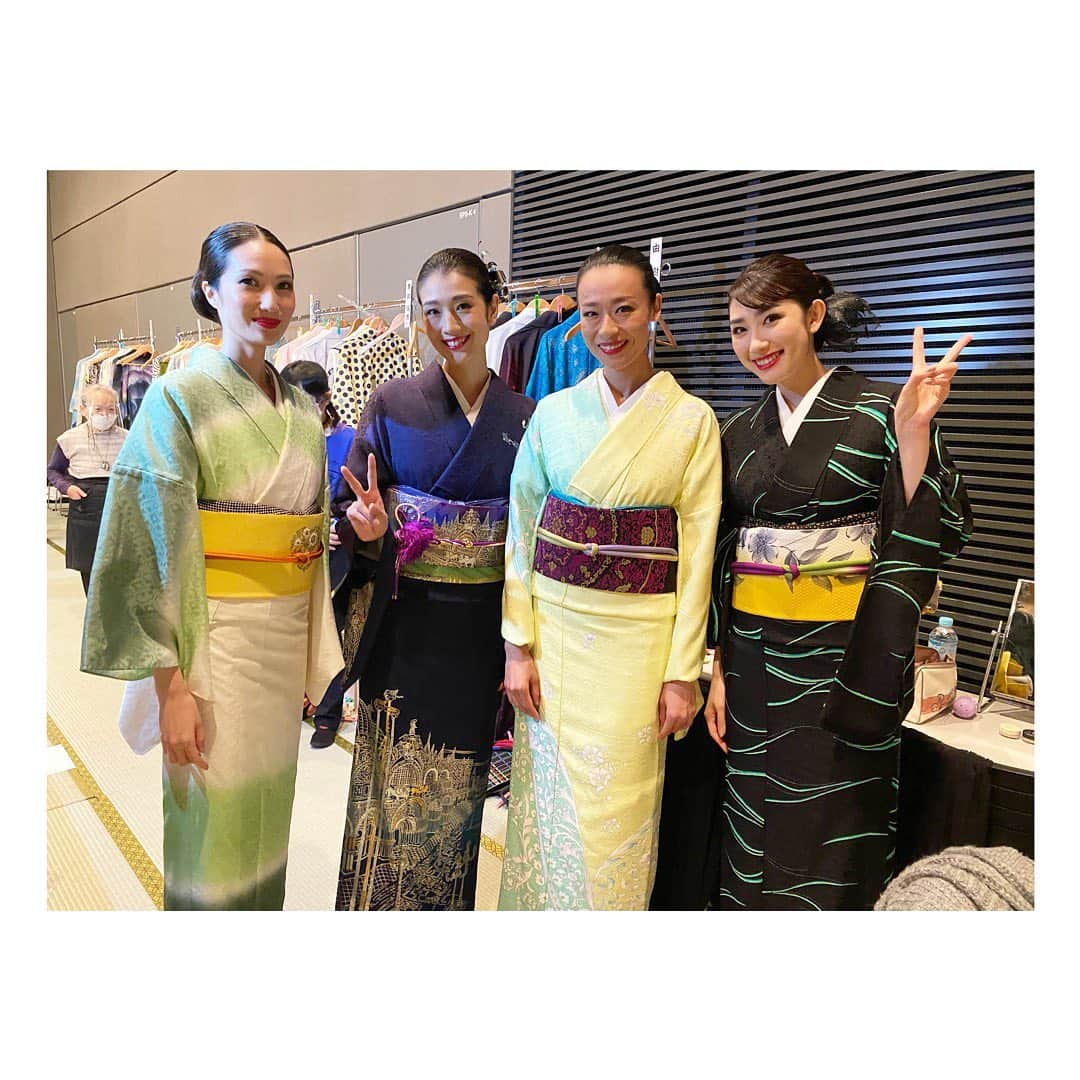 由樹さんのインスタグラム写真 - (由樹Instagram)「今年も5日間+リハ1日、大変勉強になりお世話になりました👘  例年と様子の違うことが多い中、 無事にショーができたこと、皆さんに感謝ですな☺️  また次回も皆さんと会えますようーに✨  #yamanocollection#kimono #着物#千地泰弘#森川博之#忠兵衛#chijiyasuhiro #貴久樹#kikuju#ビジュリーアン#bijouxbrilante #model」9月28日 13時55分 - yu.u.ki100