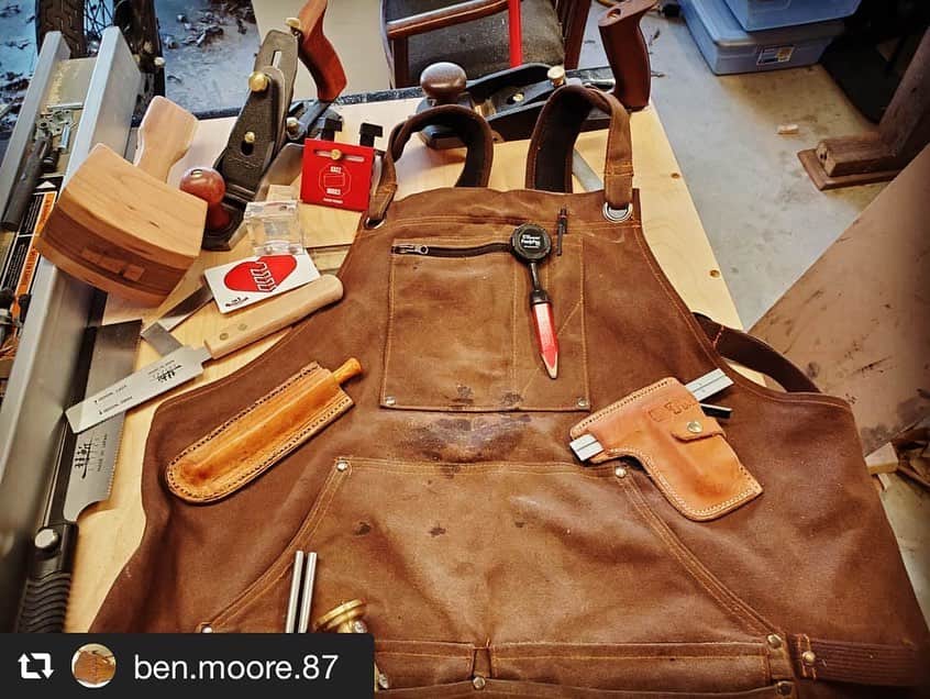 SUIZAN JAPANさんのインスタグラム写真 - (SUIZAN JAPANInstagram)「Stylish upgrades!!😎﻿ ﻿ #repost📸 @ben.moore.87﻿ Shop apron upgades. ﻿ EcoZen Lifestyle shop apron.﻿ Handmade leather holsters for my @starrett_tools 6" combination square and @narextools.cz marking knife. ﻿ Thanks to @jkatzmoses for the inspiration and instruction. First foray into leather working. I've never had any interest until I saw Jonathan Katz-Moses's holsters.  I started looking for a how to video on molding leather and stumbled upon HIS video! I'm already a subscriber of his channel but never knew he did a video on his holsters. Check out his channel for tips tricks and builds on everything woodworking then head over to his store and pick up the best dovetail guide or stop block on the market! ✌🏼﻿ .﻿ .﻿ .﻿ .﻿ .﻿ .﻿ .﻿ .﻿ #woodworking #leatherworking #finewoodworking #handmade #handcrafted #dovetail #dovetails﻿ ﻿ #suizan #suizanjapan #japanesesaw #japanesesaws #japanesetool #japanesetools #craftsman #craftsmanship #handsaw #pullsaw #ryoba #dozuki #flushcut #woodwork #woodworker #woodworkers #woodworkingtools #diy #diyideas #japanesestyle #japanlife」9月28日 14時09分 - suizan_japan