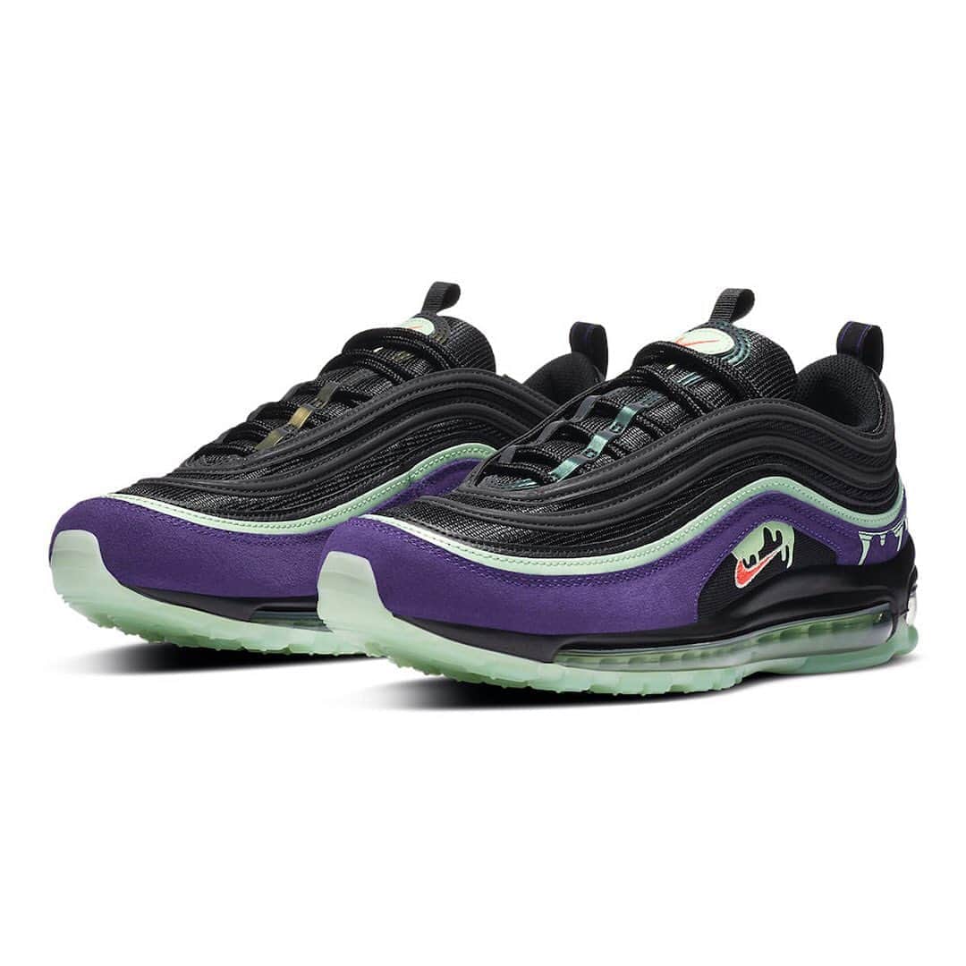 HYPEBEASTさんのインスタグラム写真 - (HYPEBEASTInstagram)「@hypebeastkicks: With Halloween right around the corner, @nike has unveiled a themed Air Max 97 that oozes slime. Dressed in a black base, the shoe features contrasting purple suede panels and a bright crimson Swoosh, while glow-in-the-dark slime, iridescent piping and outsole rounds out the look. Expect it to arrive at the Nike Webstore some time next month.⁠⠀ Photo: Nike」9月28日 14時02分 - hypebeast