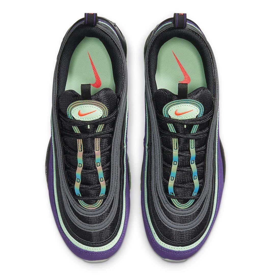 HYPEBEASTさんのインスタグラム写真 - (HYPEBEASTInstagram)「@hypebeastkicks: With Halloween right around the corner, @nike has unveiled a themed Air Max 97 that oozes slime. Dressed in a black base, the shoe features contrasting purple suede panels and a bright crimson Swoosh, while glow-in-the-dark slime, iridescent piping and outsole rounds out the look. Expect it to arrive at the Nike Webstore some time next month.⁠⠀ Photo: Nike」9月28日 14時02分 - hypebeast