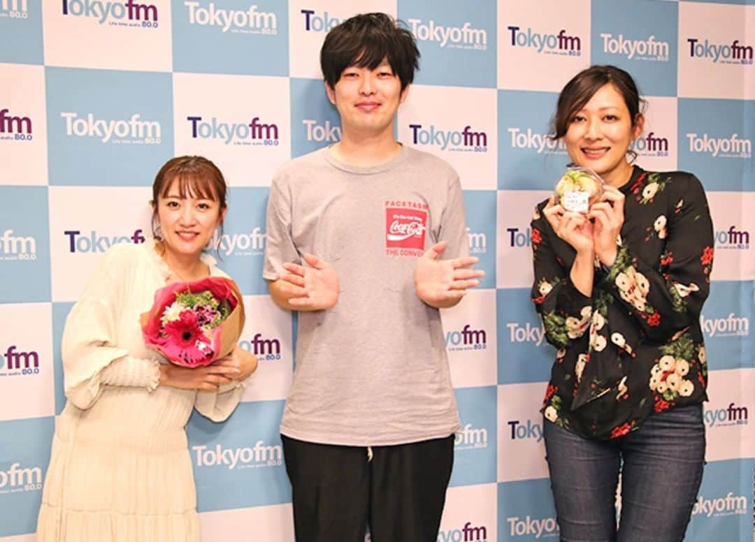 高橋みなみの「これから、何する？」のインスタグラム：「#これなに にゆかりのある方が毎日登場！  今日は、✨#グランジ の #遠山大輔 さん✨にお越しいただき、『何かを終えるときの覚悟』を教えて頂きました！  やさしい遠山さんの言葉が胸に滲みました。。。  お花と春巻き、ありがとうございました！  #たかみな #高橋みなみ #REINA #tokyofm #radiko」