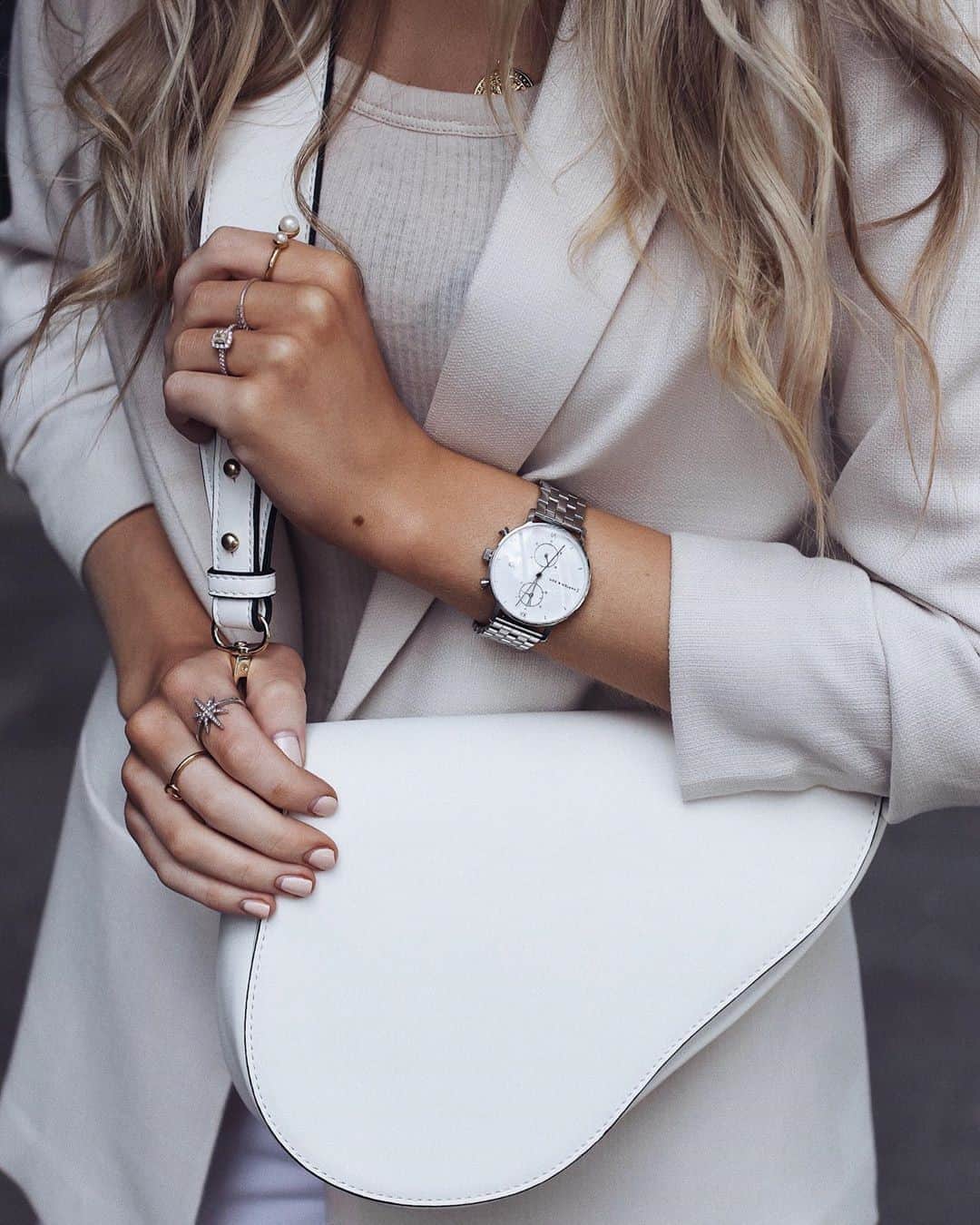 Kapten & Sonさんのインスタグラム写真 - (Kapten & SonInstagram)「'Styled into the new week.' ✨ @lucyflorals combined our stylish watch Chrono Small Silver "Steel" to her outfit. 💛 #bekapten #kaptenandson⁠ .⁠ .⁠ .⁠ #watches #watchesofinstagram #outfitdetails #inspiration #ootdinspo #outfitinspo #fashionlover #fashionaddicted #explore」9月28日 14時30分 - kaptenandson