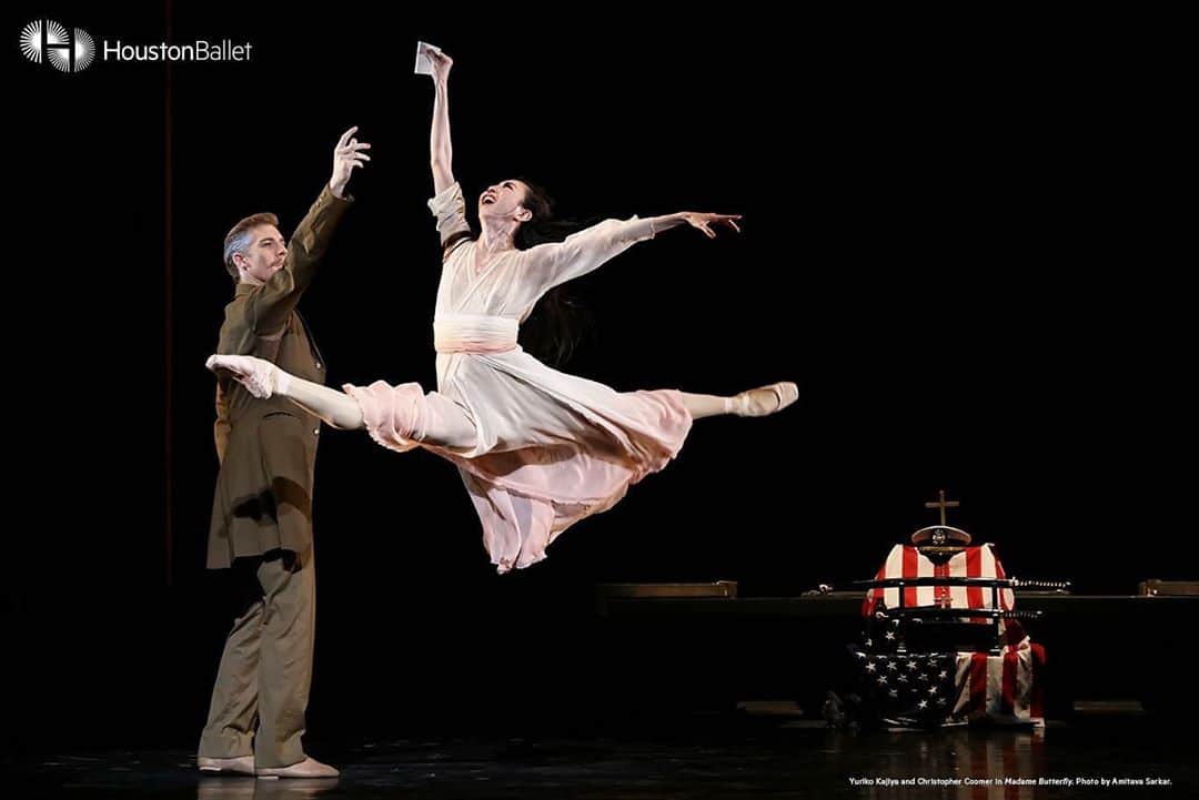 加治屋百合子さんのインスタグラム写真 - (加治屋百合子Instagram)「・ I got to perform Stanton Welch’s “Madame Butterfly” 4 years ago🦋 One of my favorite ballet. I hope to dance this special ballet again someday❤️  ヒューストン・バレエ芸術監督、スタントン・ウェルチ振付の「蝶々夫人」より🦋　4年前に初めて踊ってから、私には特別な作品の一つ。またいつかこの作品を踊りたいな❤️　  #ballet #ballerina #dance #madamebutterfly #jump #japanese #grandjete #love #バレエ　#バレリーナ　#ダンス #蝶々夫人」9月28日 14時38分 - yuriko_kajiya