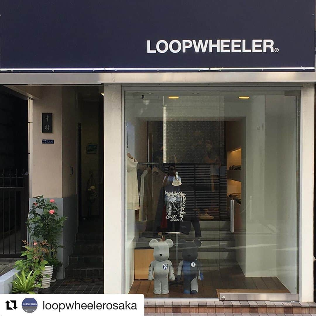 ループウィラーさんのインスタグラム写真 - (ループウィラーInstagram)「#Repost @loopwheelerosaka with @get_repost ・・・ 大阪のみなさん、よろしくお願いします。 . . 【大阪店、無休となります。】  今週より大阪店は定休日を設けず無休にて 営業させて頂く事となりました。  営業時間につきましては変更ございません。 詳細は以下の通りです。 . 〈変更前〉 定休日：毎週火曜日 営業時間：平日 12:00 〜 19:30 土日祝祭日 11:00 〜 19:30  〈変更後〉 定休日：なし 営業時間：平日 12:00 〜 19:30 土日祝祭日 11:00 〜 19:30 . . それでは明日も皆さまのご来店を 心よりお待ち申し上げております。  どうぞ宜しくお願い致します。 . . #ループウィラー #吊り編み #スウェット #定番 #日本製 #ループウィラー大阪 #lw大阪 #和歌山 #大阪 #南船場 #時尚 #옷스타그램 #오사카  #loopwheeler #tsuriami#sweat#sweatshirts #madeinjapan#lwosaka#japan #wakayama#osaka#minamisenba #wear #fashion #loopwheel #ループウィラー #ループウィル」9月29日 0時04分 - loopwheelerss