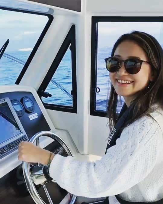 奥家沙枝子のインスタグラム：「9/27で33歳になりました🥳 . この1年で新しくできるようになったことは、東京湾を船で横断して木更津から横浜まで行けるようになった🛥⚓️💕 (最近) . 次の1年で何ができるようになるかな🤗 これからもいろんなことに挑戦します！ 外遊び好きの皆様お付き合いよろしくお願いします🙏🌞 . . #boat #boatlife #tokyo #bay #goodday #yamaha #summer #cruise #cruising #ship #captain #ボート#クルーザー#ジェット#夏休み#浦安#東京湾#海#川#釣り#シースタイル#クルージング#うみほたる#木更津#横浜#船#보트」