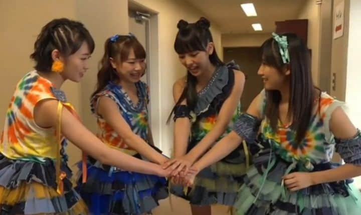 モーニング娘。'20のインスタグラム：「- . ㊗️10期加入9周年おめでとう！🎊🎉 . . 💛💙💚🧡 . . #10期9周年  #10期最強伝説 . . #飯窪春菜 🐝 #石田亜佑美 🍉 #佐藤優樹 🐴 #工藤遥 🍊 . .」
