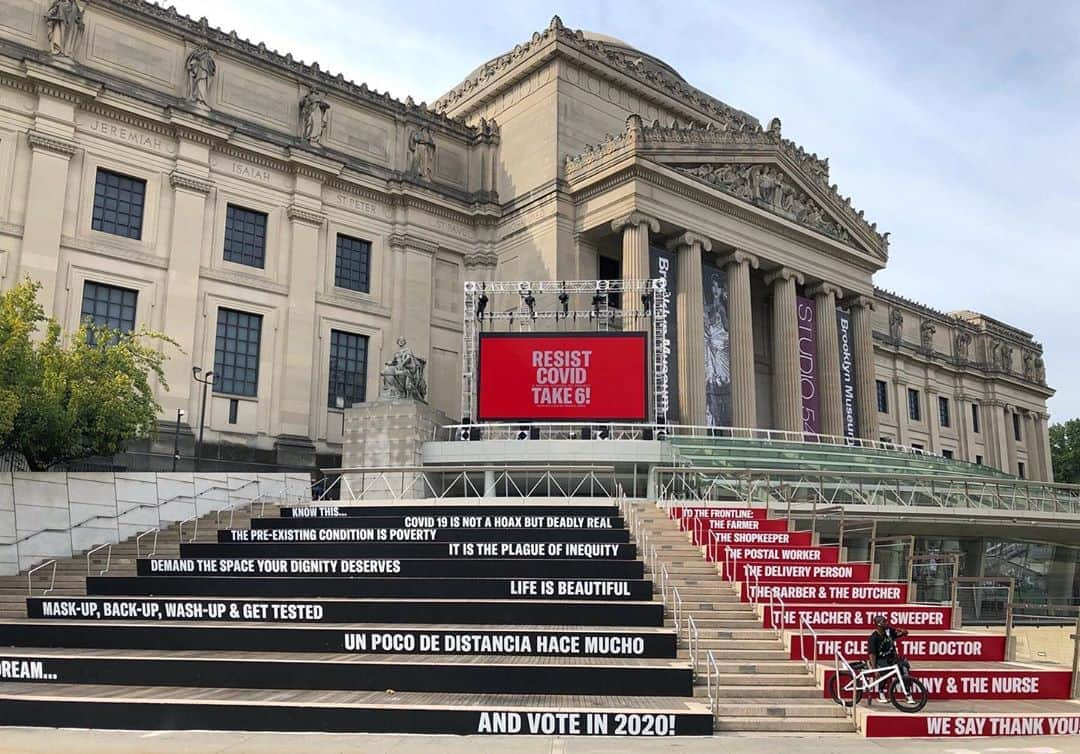 ブルックリン美術館さんのインスタグラム写真 - (ブルックリン美術館Instagram)「Carrie Mae Weems's (@carriemaeweems) RESIST COVID TAKE 6! is a public art campaign that brings awareness to how the COVID-19 pandemic has disproportionately impacted Black, Brown, and Indigenous communities, due to preexisting economic and social inequities. Weems uses the visual language of advertising in her campaign, combining photographs, texts, and bold graphics to dispel myths about COVID-19 and promote known preventive measures. The project also thanks frontline workers and encourages eligible voters to cast their ballots in the upcoming elections.⁠⠀ ⁠⠀ Since its launch in April 2020, the campaign has reached more than ten U.S. cities. Continuing at the Brooklyn Museum, the collaboration with Weems features several components: a large site-specific installation of text wrapping our plaza steps, PSA-like videos playing on our stoop and lobby screens, and artist-designed hand fans that will be given out at our outdoor events. Some aspects of Weems’ project were done in collaboration with the Peace Poets (@thepeacepoets) and the Brotherhood/Sister Sol (@brosis512). Check out RESIST COVID TAKE 6! @brooklynmuseum through November 8. ⁠⠀ Installation view, Carrie Mae Weems: RESIST COVID TAKE 6! Brooklyn Museum, September 8 - November 8, 2020. (Photo: @thebrookelynway)⁠」9月29日 0時23分 - brooklynmuseum