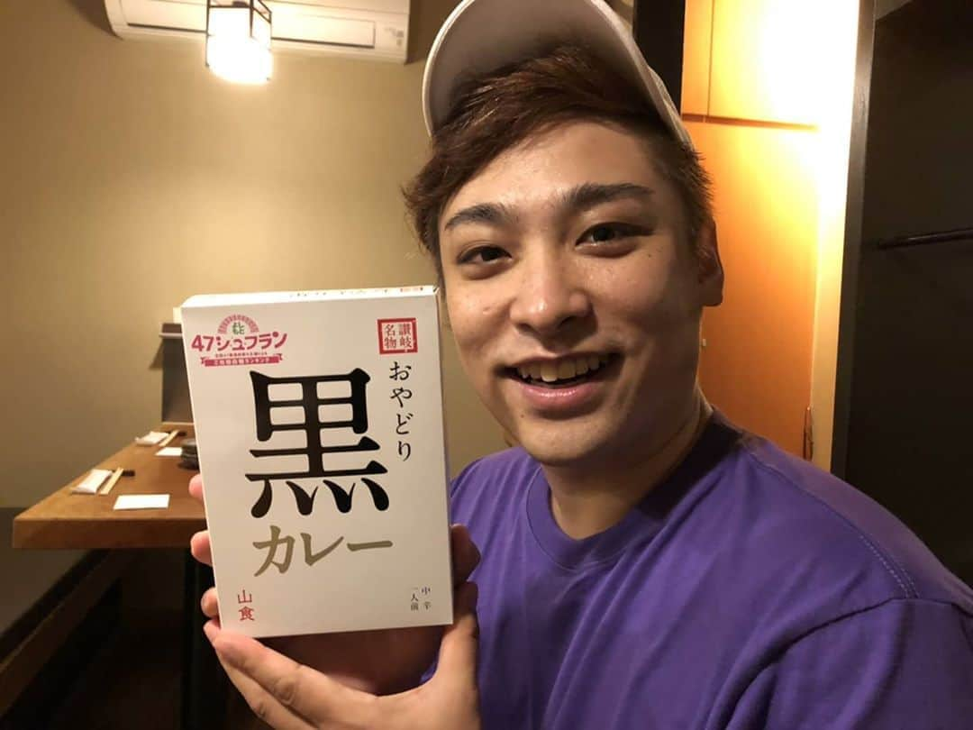 松本康太さんのインスタグラム写真 - (松本康太Instagram)「8.6秒バズーカーはまやねんちゃん♪久しぶりに会ったらめちゃくちゃ痩せてイケメンになっていたラッスンo(^o^)o  #激痩せ #86秒バズーカー #はまやねん #裏七世代　#第七世代 #カレー　#レトルトカレー #山食 #香川県 #おやどり黒カレー #レギュラー松本 #あるある探険隊」9月29日 0時38分 - aruarutankentai.matsumoto