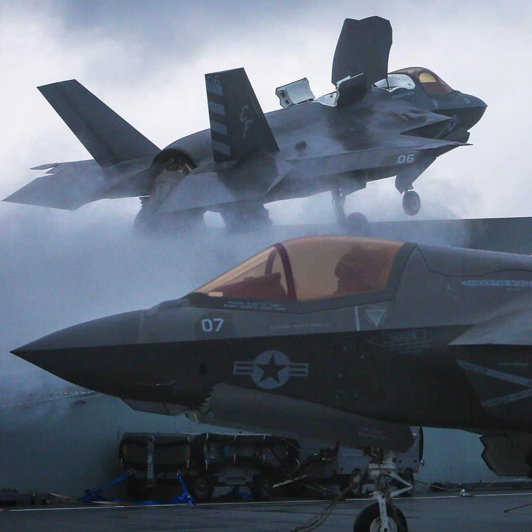 アメリカ海兵隊さんのインスタグラム写真 - (アメリカ海兵隊Instagram)「Hazy  An F-35B Lightning II assigned to Marine Fighter Attack Squadron 211 launches off the deck of the @royalnavy's #HMSQueenElizabeth while off the coast of the United Kingdom.  VMFA-211 joined the UK Carrier Strike Group onboard the aircraft carrier for exercises with @NATO allies in the North Sea. (U.S. Marine Corps photo by 1st Lt. Zachary Bodner)  #USMC #F35 #Aviation #Marines」9月29日 0時50分 - marines