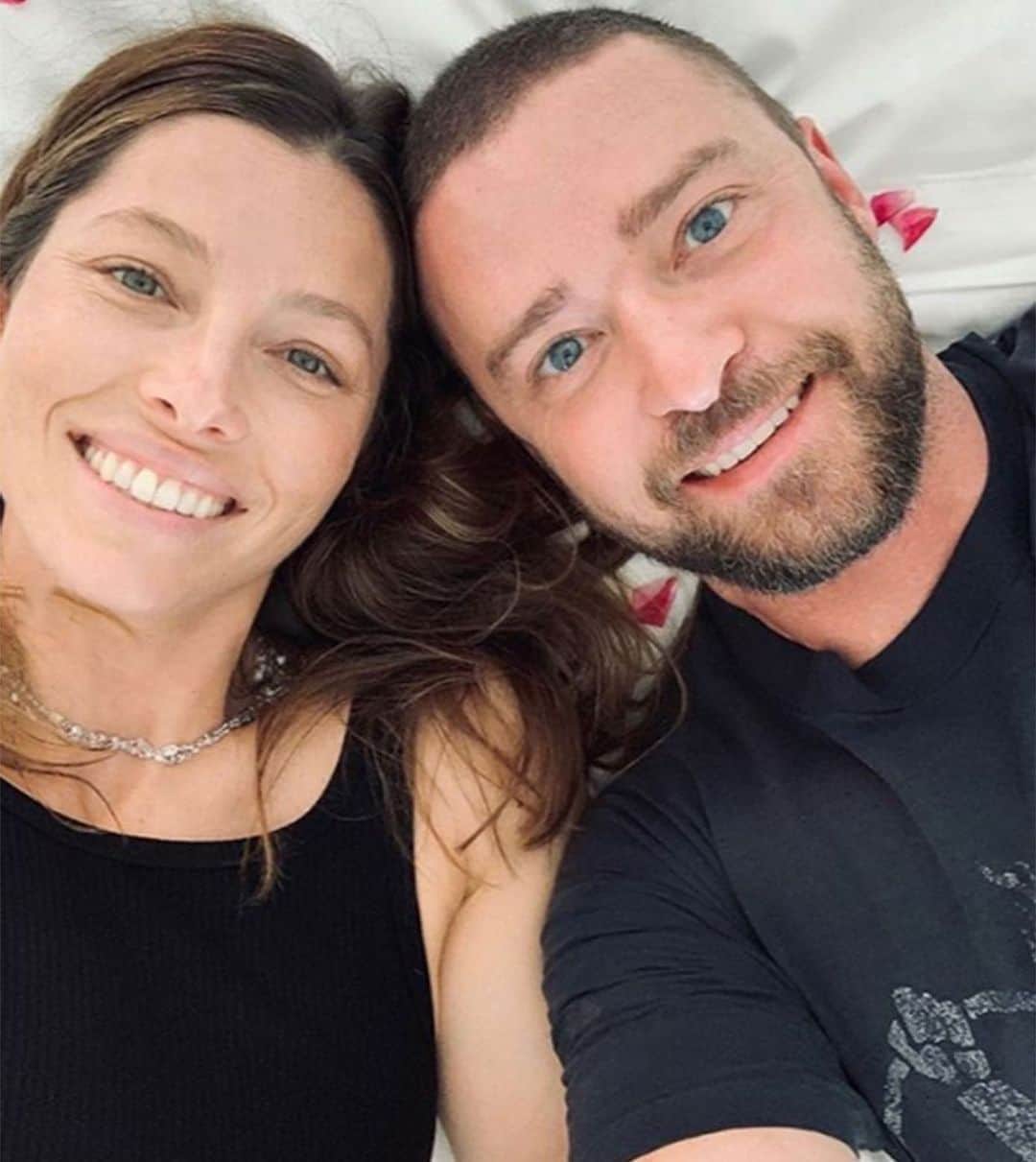 People Magazineさんのインスタグラム写真 - (People MagazineInstagram)「It's all about the family of four for Jessica Biel and Justin Timberlake! ❤️ Timberlake's fellow former *NSYNC member Lance Bass talked about the couple's new addition in a new interview. "The baby is cute, of course, it's Justin and Jessica!" said Bass. "[Justin and Jessica are] very, very happy." 🍼 Tap the bio link for more.  #Regram @justintimberlake」9月29日 0時52分 - people