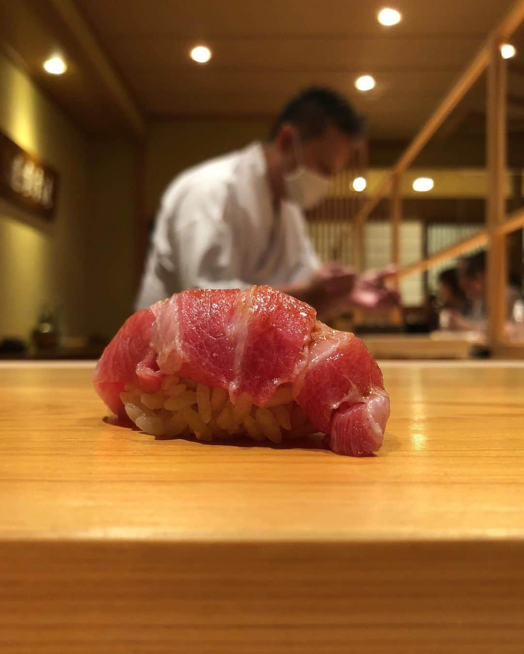 村長（小顔大使）さんのインスタグラム写真 - (村長（小顔大使）Instagram)「何度食べても感動🥺 そんな数少ないお店の１つです。 #鮨さかい #中洲グルメ #グルメツアー #福岡毎月行ってる #グルメ仲間募集中」9月29日 1時06分 - soncho12