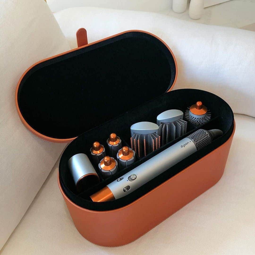 JEN ATKINさんのインスタグラム写真 - (JEN ATKINInstagram)「Just in time for Fall! The pumpkin spice latte of innovative hair tools ...the copper Airwrap™️ just dropped! @dysonhair 🍁🍂 ***to anyone asking if it’s worth it, i see it as investing in your hair health especially if you’re someone who gets regular blowouts. And it’s a great gift (to yourself😜) (or a loved one)」9月29日 1時06分 - jenatkinhair