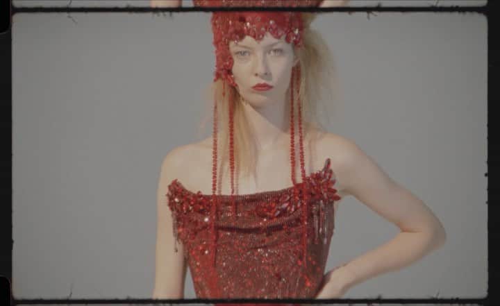 LOVE MAGAZINEのインスタグラム：「Starring @remingtonwilliams_, director @foxnhound and stylist @lisajarvis_stylist reveal the untold side of a fashion editorial. Watch the full film on thelovemagazine.co.uk now 📺   Director @foxnhound  Fashion editor @lisajarvis_stylist Creative production @harriet.verney @meemeewhite @isabellaboreman  On set production @jennypio Make-up @francelledaly  Hair @mustafayanaz  Manicure @nailsbymei DOP @alexeyglebko  Casting @julialangecasting Market editor @little_aja  A huge thank you to @weareflyingobject」
