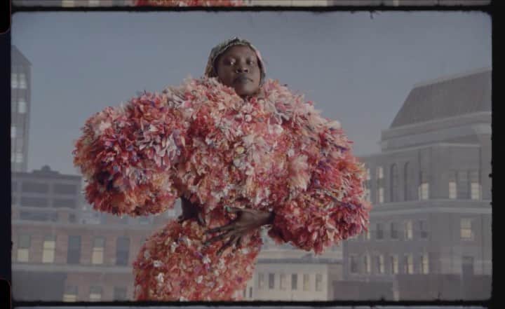 LOVE MAGAZINEのインスタグラム：「Starring @msalekwek, director @foxnhound and stylist @lisajarvis_stylist reveal the untold side of a fashion editorial. Watch the full film on thelovemagazine.co.uk now 📺   Director @foxnhound  Fashion editor @lisajarvis_stylist Creative production @harriet.verney @meemeewhite @isabellaboreman  On set production @jennypio Make-up @francelledaly  Hair @mustafayanaz  Manicure @nailsbymei DOP @alexeyglebko  Casting @julialangecasting Market editor @little_aja  A huge thank you to @weareflyingobject」