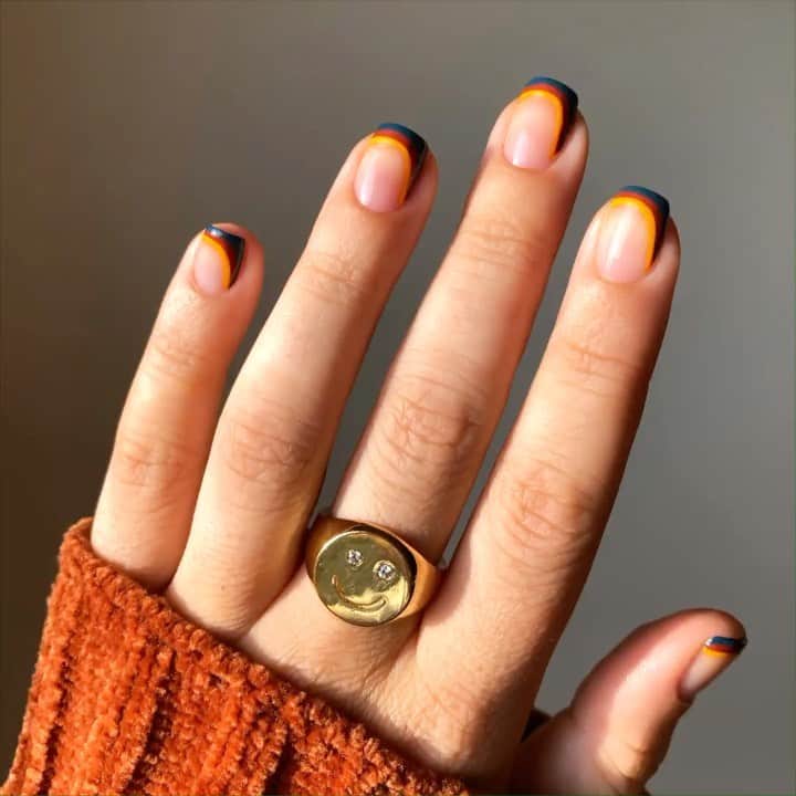 Soniaのインスタグラム：「Retro tips✨ Inspired by the wonderful @nailartbysig. I can’t get over this color combo🤩 - Ring: Smiley Signet @onesixfivejewelry Music: Chief Takinawa “Moonlight Guardian”」