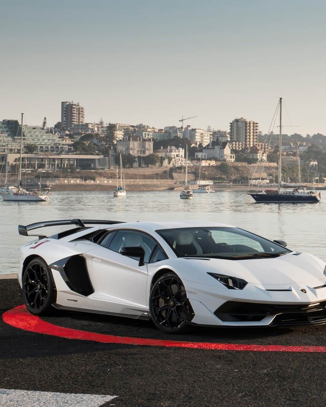 ランボルギーニのインスタグラム：「When you make a choice, you choose a part of yourself.   With the Aventador SVJ, incredible design meets an engineering gem. Which color would you choose for this spectacular Super Sports Car - Bianco Phanes or Rosso Mimir?  #Lamborghini #AventadorSVJ #LamborghiniVersus」