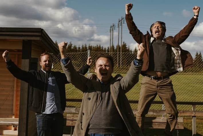 マッツ・ミケルセンさんのインスタグラム写真 - (マッツ・ミケルセンInstagram)「🕺 'Druk' sold 102,366 tickets this weekend in Denmark.  📷 : Henrik Ohsten © Nordisk Film.  #Druk #AnotherRound」9月29日 1時25分 - theofficialmads
