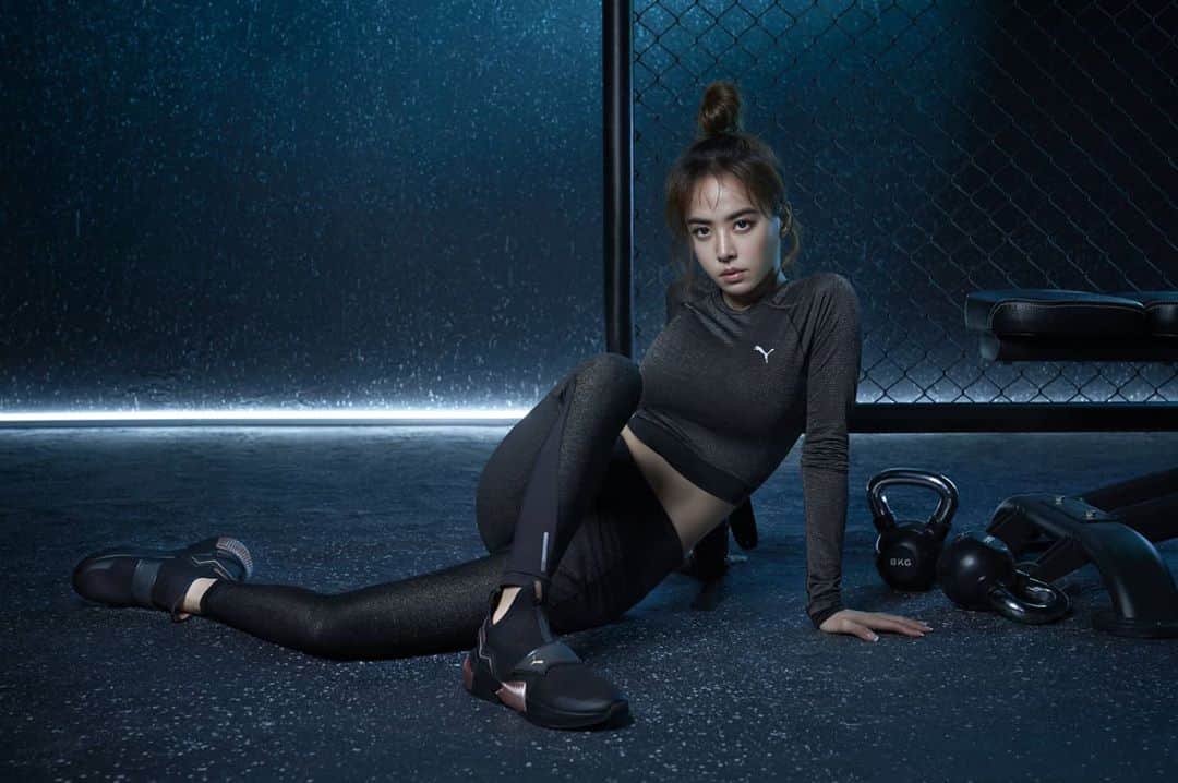 ジョリン・ツァイのインスタグラム：「蝙蝠俠女士 #puma #darkknight」