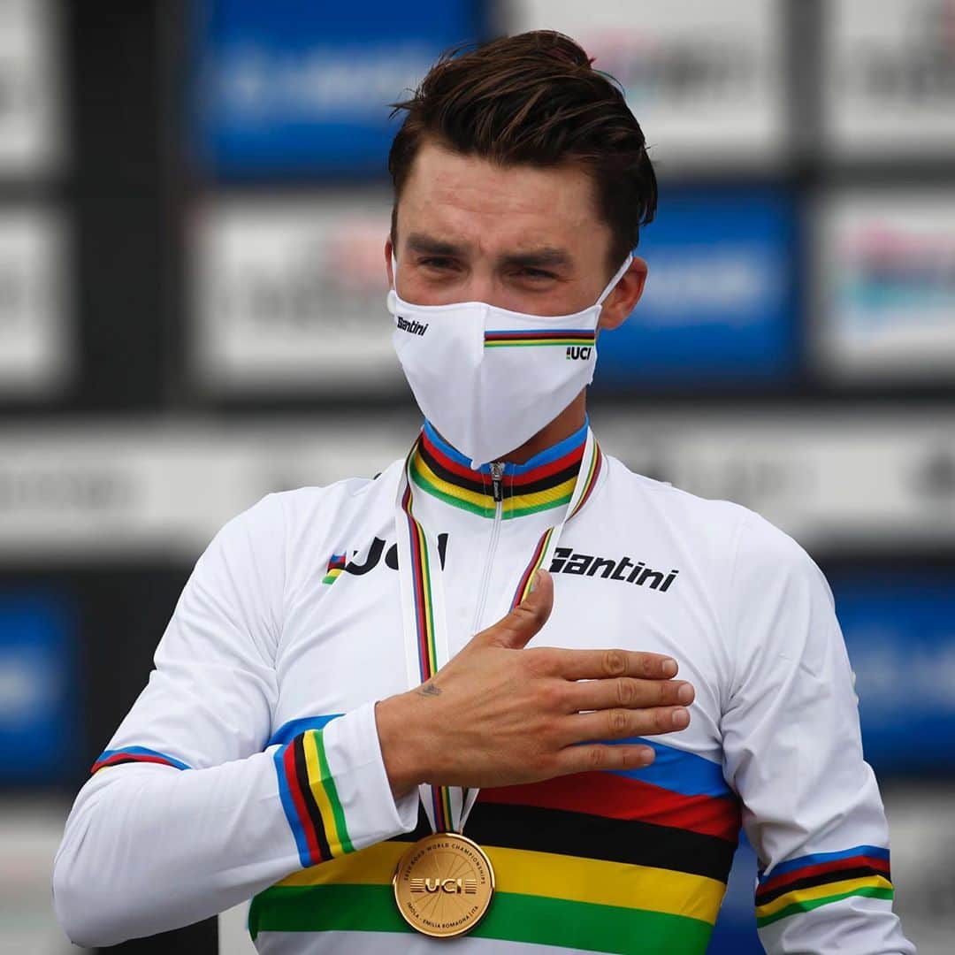 Shimanoさんのインスタグラム写真 - (ShimanoInstagram)「Champion du Monde! @alafpolak earned his rainbow stripes 🌈 at the @uci_cycling Road Worlds. 💪#ShimanoRoad #imola2020 #worldchampion」9月28日 16時41分 - rideshimano