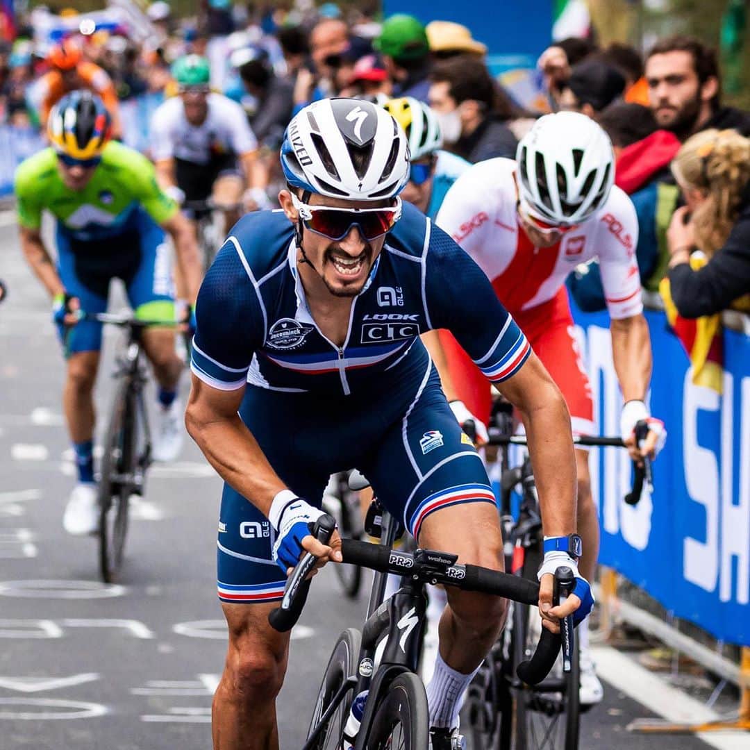 Shimanoさんのインスタグラム写真 - (ShimanoInstagram)「Champion du Monde! @alafpolak earned his rainbow stripes 🌈 at the @uci_cycling Road Worlds. 💪#ShimanoRoad #imola2020 #worldchampion」9月28日 16時41分 - rideshimano