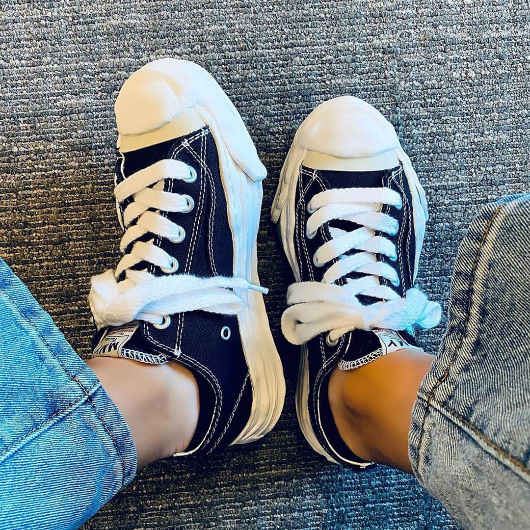 大西葵さんのインスタグラム写真 - (大西葵Instagram)「たまにはゴルフ以外の投稿でも。 今日のゆるい私服です ぴあすととけい忘れた  プロゴルファーってほんとに 私服着る機会ないのですー 基本ウェアかジャージ👕  そしてこの靴可愛すぎて ため息でる。はぁーーー🥺❤️  ってことで 元気にがんばりましょー👶笑  、  #☺︎」9月28日 16時56分 - aoi_ohnishi