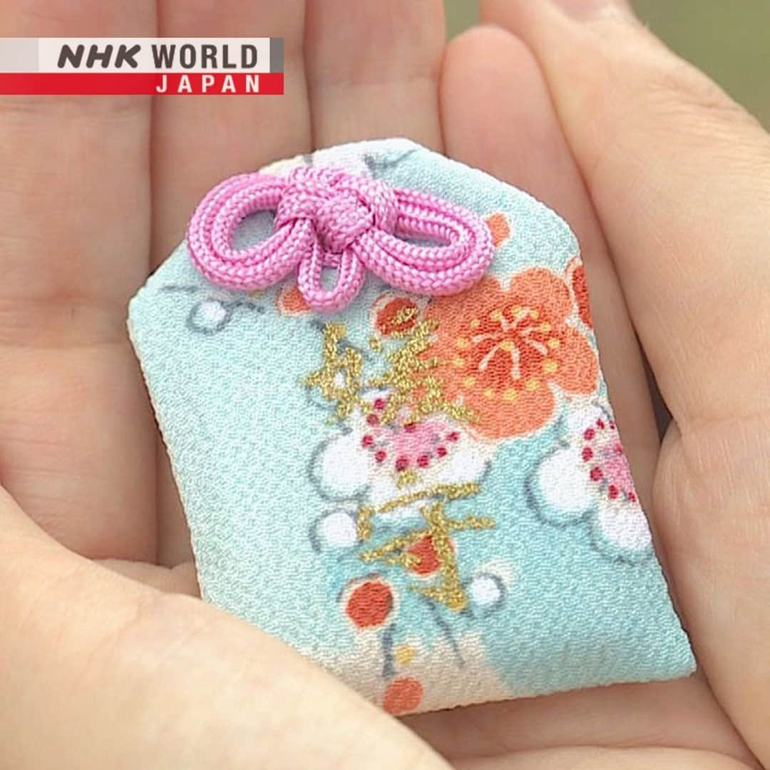 NHK「WORLD-JAPAN」さんのインスタグラム写真 - (NHK「WORLD-JAPAN」Instagram)「⛩️Omamori, or amulets, are believed to bring blessings and divine protection from Japan’s deities. They come in many forms - from silk pouches to microSD cards - with each providing a different protection, such as safe travel and childbirth, good health and even the promise of beauty! 😊 . 👉Watch｜Search｜Core Kyoto: Kyoto Amulets - The Embodiment of Prayers for Happiness｜Free On Demand｜NHK WORLD-JAPAN website.👀 . 👉Tap the link in our bio for more on the latest from Japan. . . #omamori #amulet #ofuda #chinowa #jinja #japanshrine #otera #japantemple #shintoshrine #buddhisttemple #japaneseamulet #gionmatsuri #shinto #buddhism #YasakaJinja #SennyuJi #TokeiJi #KitanoTenmangu #DaigoJi #FudoMyoo #japantradition #japanesetradition #Kyoto #madeinjapan #cooljapan #japan #CoreKyoto #nhkworld #nhkworldjapan #nhk」9月28日 17時00分 - nhkworldjapan