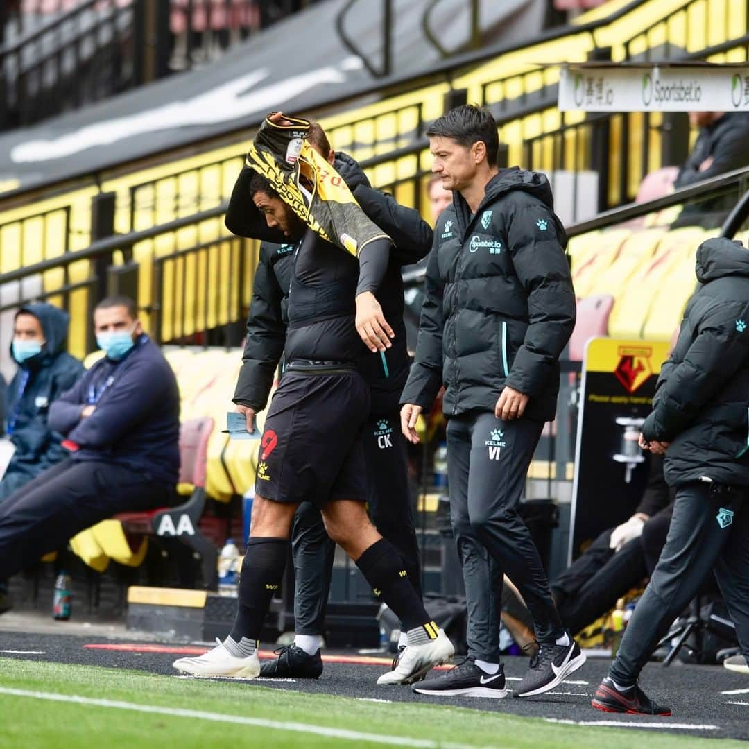 ワトフォードFCさんのインスタグラム写真 - (ワトフォードFCInstagram)「“He's worked hard. He had a tough summer working hard in isolation and he's a long way off match fitness, but just for him to play a small part in a derby win will mean a lot to him.”  Tommy Mooney knows just how much it means to @t_deeney 💛」9月28日 17時14分 - watfordfcofficial