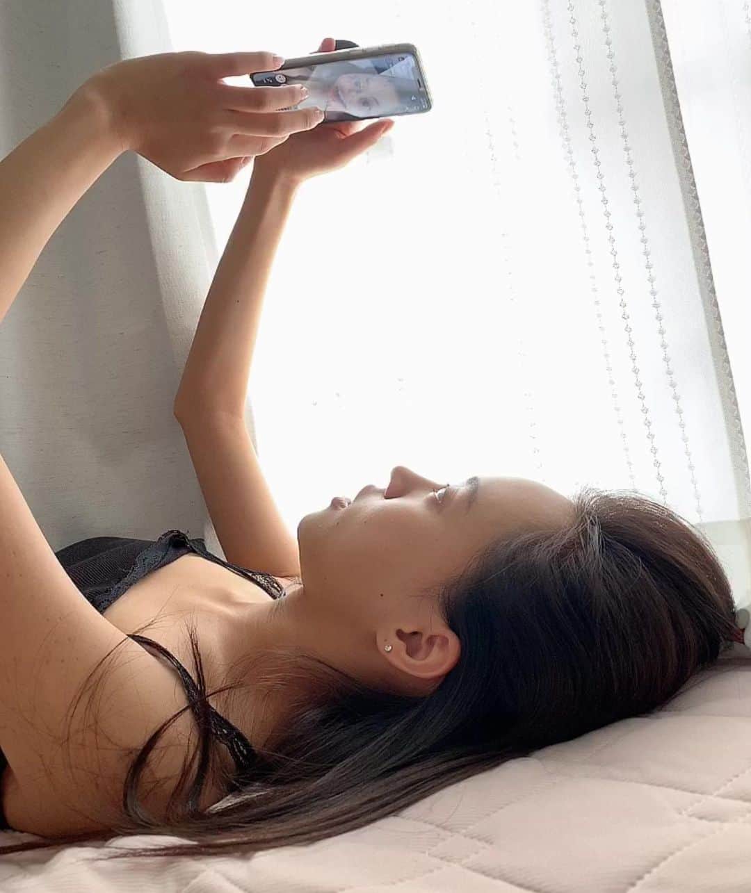 のインスタグラム：「昔からの友達を家に招いてゆったりする時間が幸せ🥰  #お家時間 #followforfollowback」