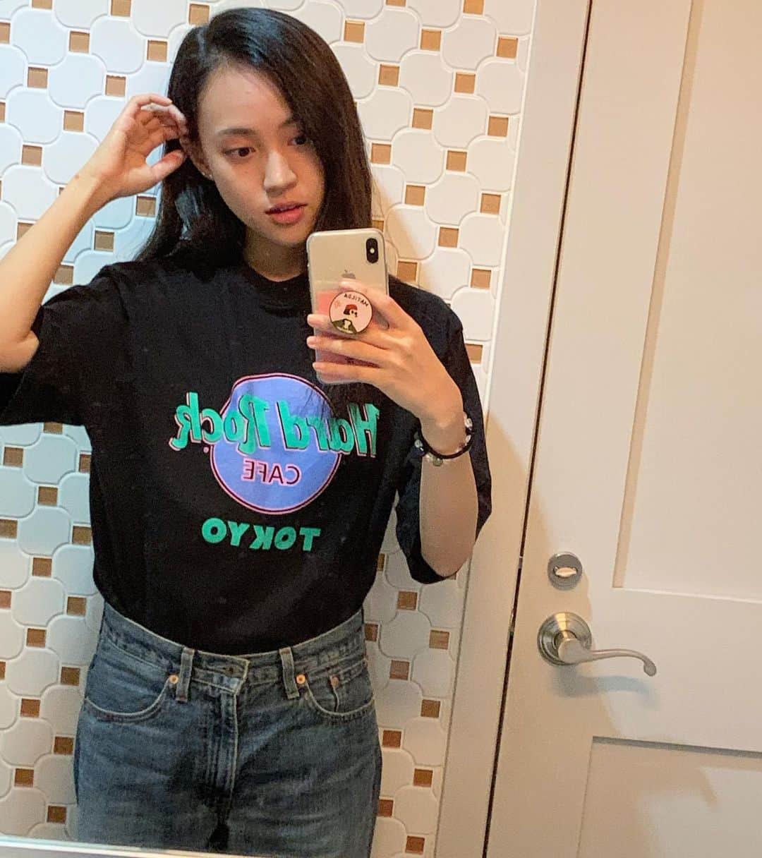 のインスタグラム：「ラフな格好好き☺︎ この夏良く着てたTシャツ👚 衣替えせねば...!!  #hardrocktshirt #古着」