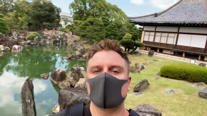 東京DANDYのインスタグラム：「A walk through Kyoto last week. From the sacred waters of Kiyomizu Temple, through the streets to Yanaka Shrine, the Moon Viewing Platform at the Silver Pavilion, the grounds of the Kyoto Imperial Palace, and Niju Palace's gardens.⠀ ⠀ Despite the lack for crowds, diligent workers were busy tending, maintaining and restoring buildings, gardens and artwork ready for when Japan will be open again.    I'm back in Tokyo, but my exhibition is being held as part of KG+ in Kyoto until Ocotber 18th (I'll be back for the closing.)⠀ ⠀ #京都御所 #二条城 #清水寺 #京都 #kyoto #japan #travel #iphone11pro」