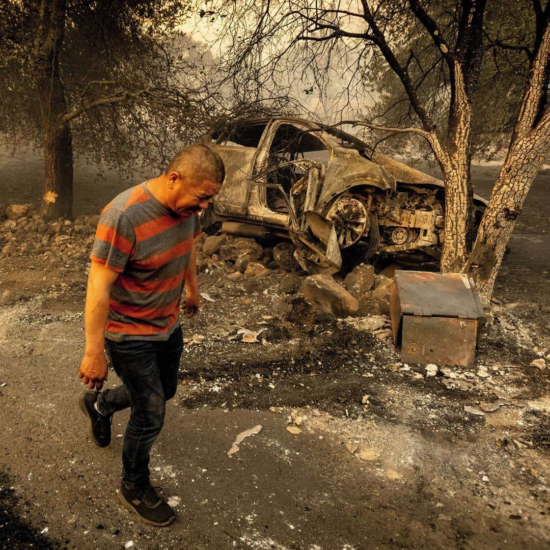 AFP通信さんのインスタグラム写真 - (AFP通信Instagram)「AFP Photo 📷 @joshedelsonphotography - Resident Osvaldo Ramirez walks away from his burned vehicle during the Glass fire in St. Helena, California on September 27, 2020.⁣ .⁣ Ramirez stated $8,000 in cash along with his family's papers that were located in a safe inside the vehicle, were burned. A wildfire with a "dangerous rate of spread" broke out in Napa County between Calistoga and St. Helena overnight on September 27, 2020 just as the Bay Area braces for extreme wildfire conditions. #californiafires」9月28日 17時48分 - afpphoto