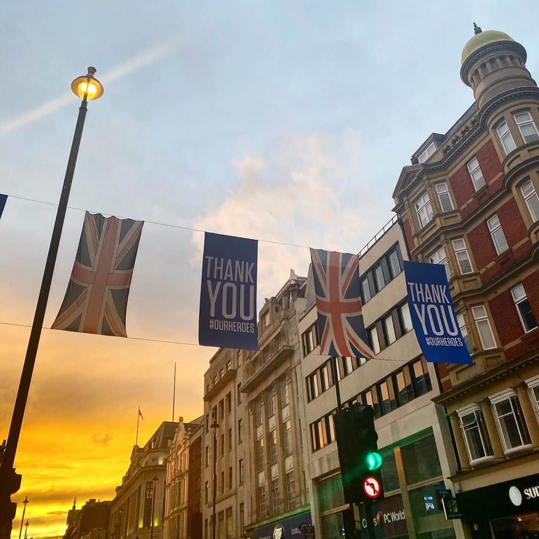稲木ジョージのインスタグラム：「Thank you London 🇬🇧 See you in Spring 🌸💕 Off to Paris for my birthday 🥳」