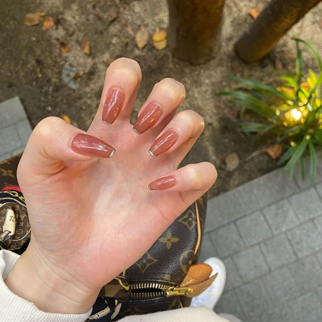 Nanamiさんのインスタグラム写真 - (NanamiInstagram)「. Newnail💅🏼♡ 月イチの楽しみのひとつ。 シンプルにして形も変えて‪＼👏🏻／‬ (2枚目が無加工です)  #ネイル#ピンクネイル#マグネットネイル#スクエアネイル#秋ネイル#大阪ネイルサロン#nail#newnail#ootd#code」9月28日 17時56分 - nana27chan